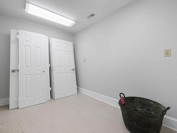 30th image of 2616 Volunteer Pkwy
