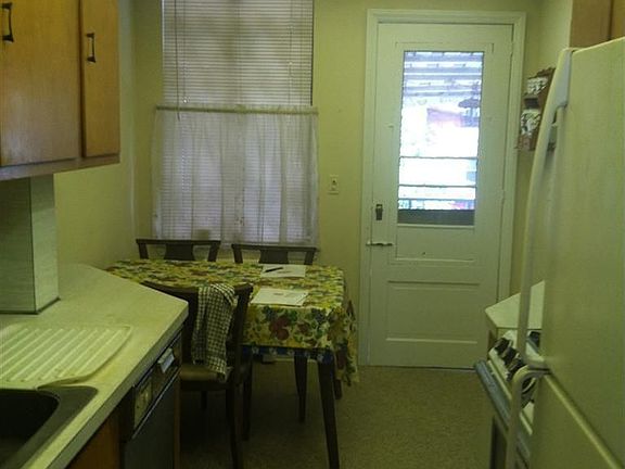 5th image of 2928 Laconia Ave
