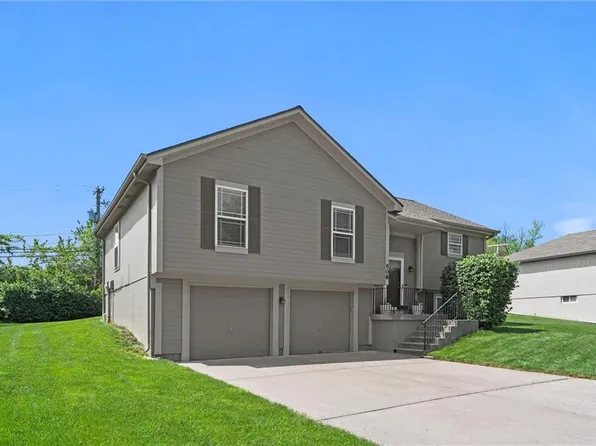 508 NW Village Dr, Lees Summit, MO 64063