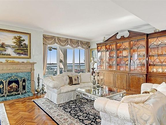 5th image of 988 Blvd Of The Arts APT 1909