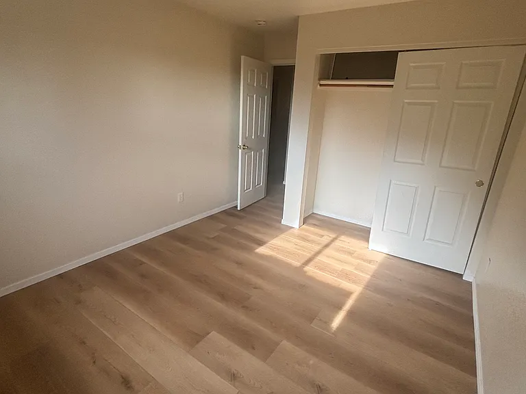 5496 Breeze Ct — Photo 10