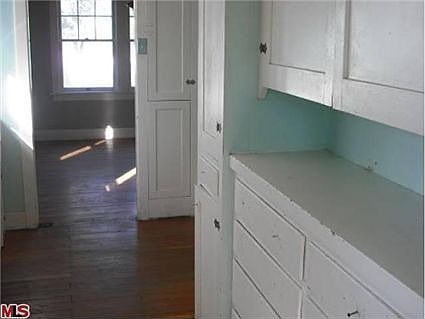 4th image of 402 N Benton Way