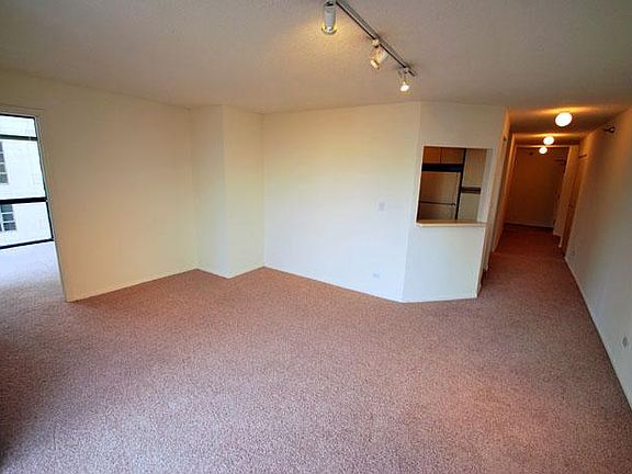 4th image of 1110 N Dearborn St #S2
