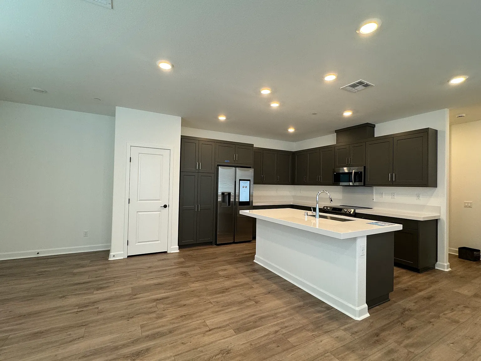 4 bed, 2.5 bath, 1623 sqft, $4,250 — Photo 4