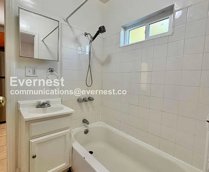 428 1/2 N Kingsley Dr — Photo 13