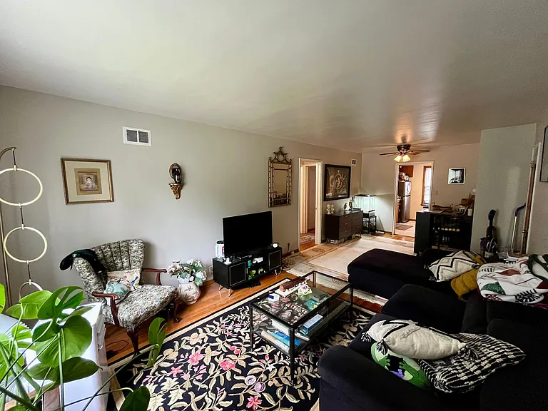 4286 N Wilson Dr — Photo 2