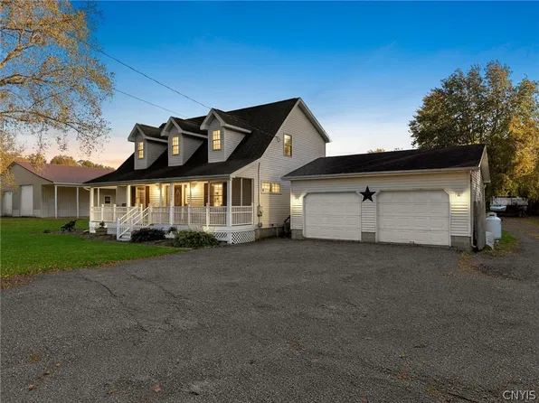 3954 Bonstead Rd, Clay, NY 13041