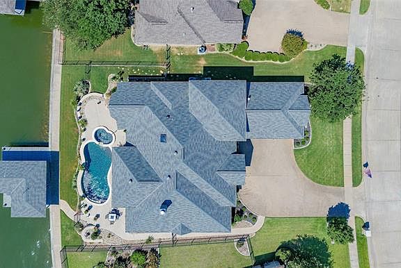 2nd image of 2612 Waters Edge Dr