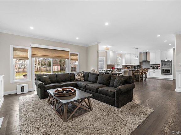 5th image of 42 Meadowbrook Road