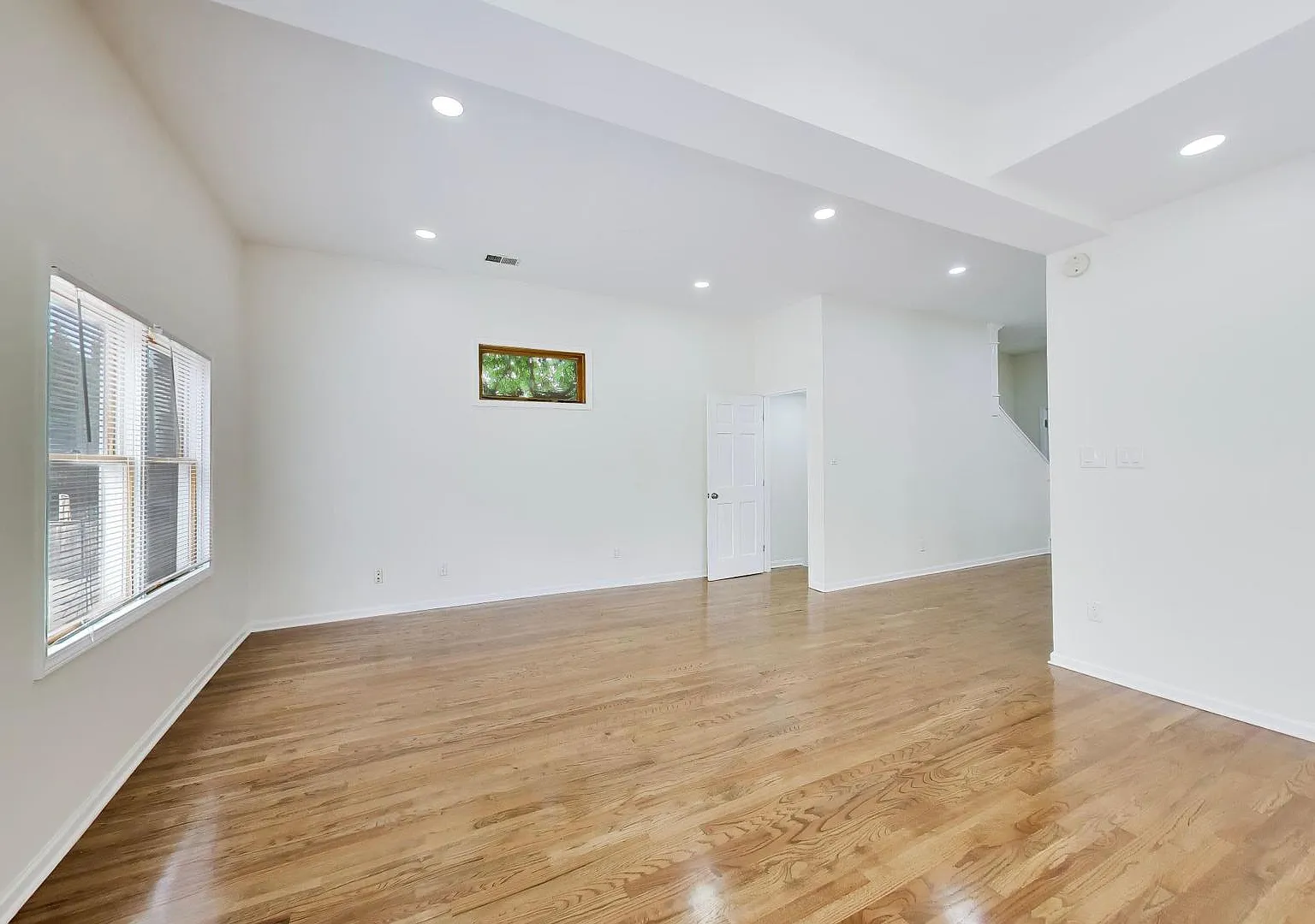 2 bed, 2027 sqft, $4,800 — Photo 4