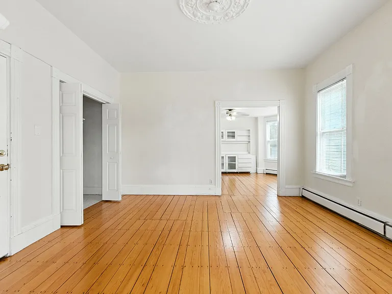 547 Broadway — Photo 16