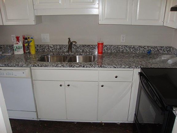 2nd image of 5100 Lake Shore Dr