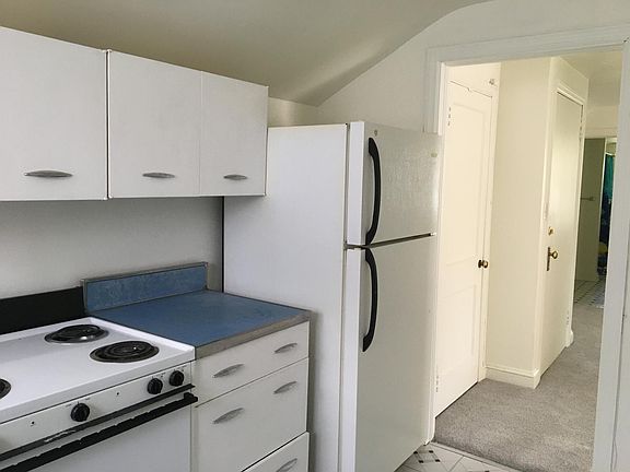 4th image of 210 Frost Ln APT 3