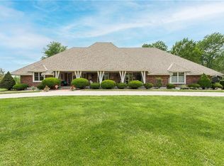 1590 SW Strawberry Ln, Blue Springs, MO 64015