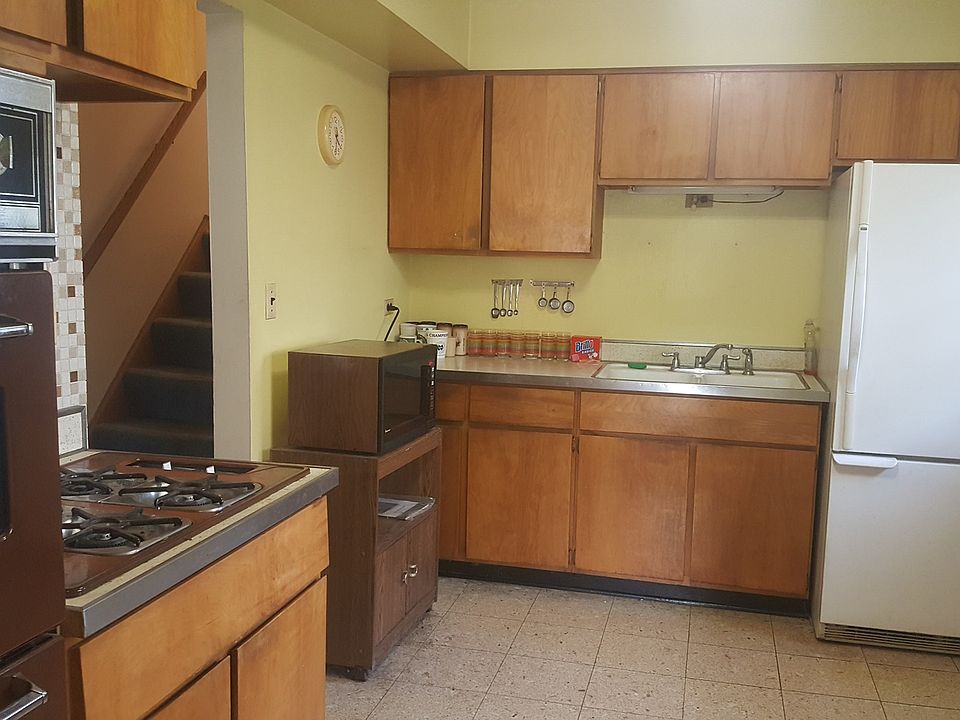 2nd image of 224 W Natoma Ave