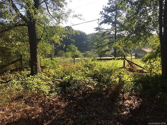 2nd image of 325 Christy Cove Ln