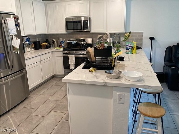 5th image of 10772 Clarence Ct