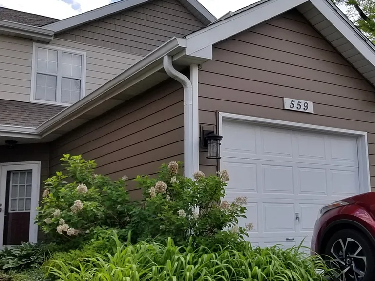 608 Woodhaven Dr — Photo 1