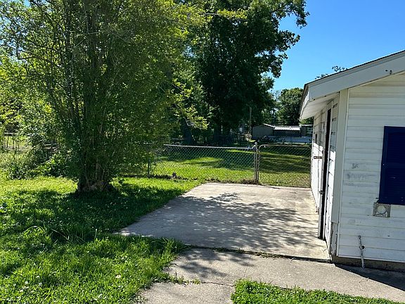 Backyard with fenced area. You are supposed to take care and mow your own yard.