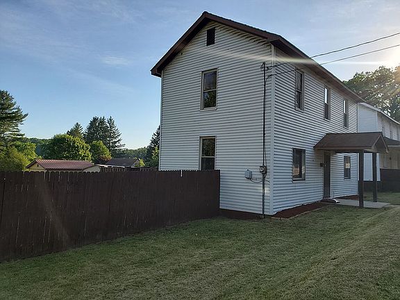 3rd image of 709 E Oak St