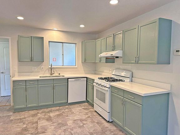 2nd image of 3066 Stephen Dr