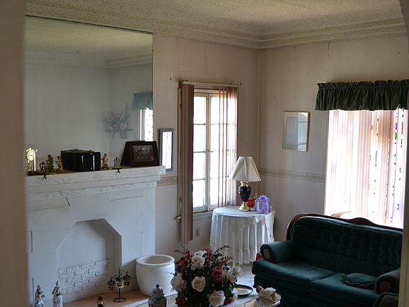 4th image of 1389 N Eastern Ave