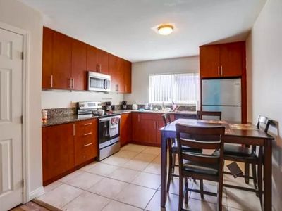 5040 A St APT 10, San Diego, CA, 92102