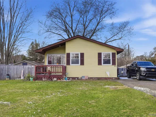 433 Haze St, Pinckney, MI 48169