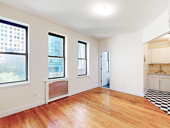 3rd image of 312 W 48th St APT 35