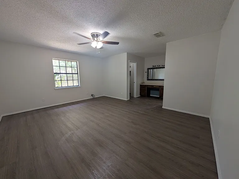 3008 Brittney Ln — Photo 7
