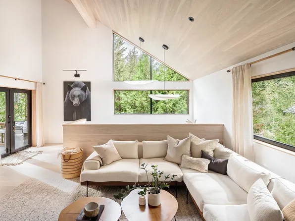 2524 Whistler Rd, Whistler, BC V8E 0A6