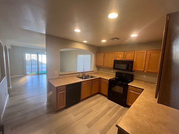 4th image of 86 N 238th Ln