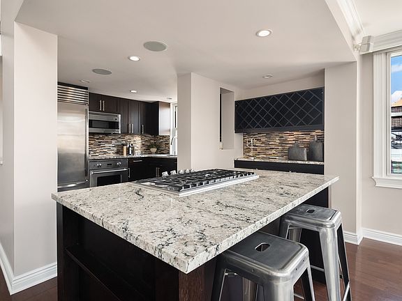 3rd image of 200 W 79th St Penthouse F