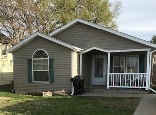 571 W 5th St, Hoisington, KS 67544