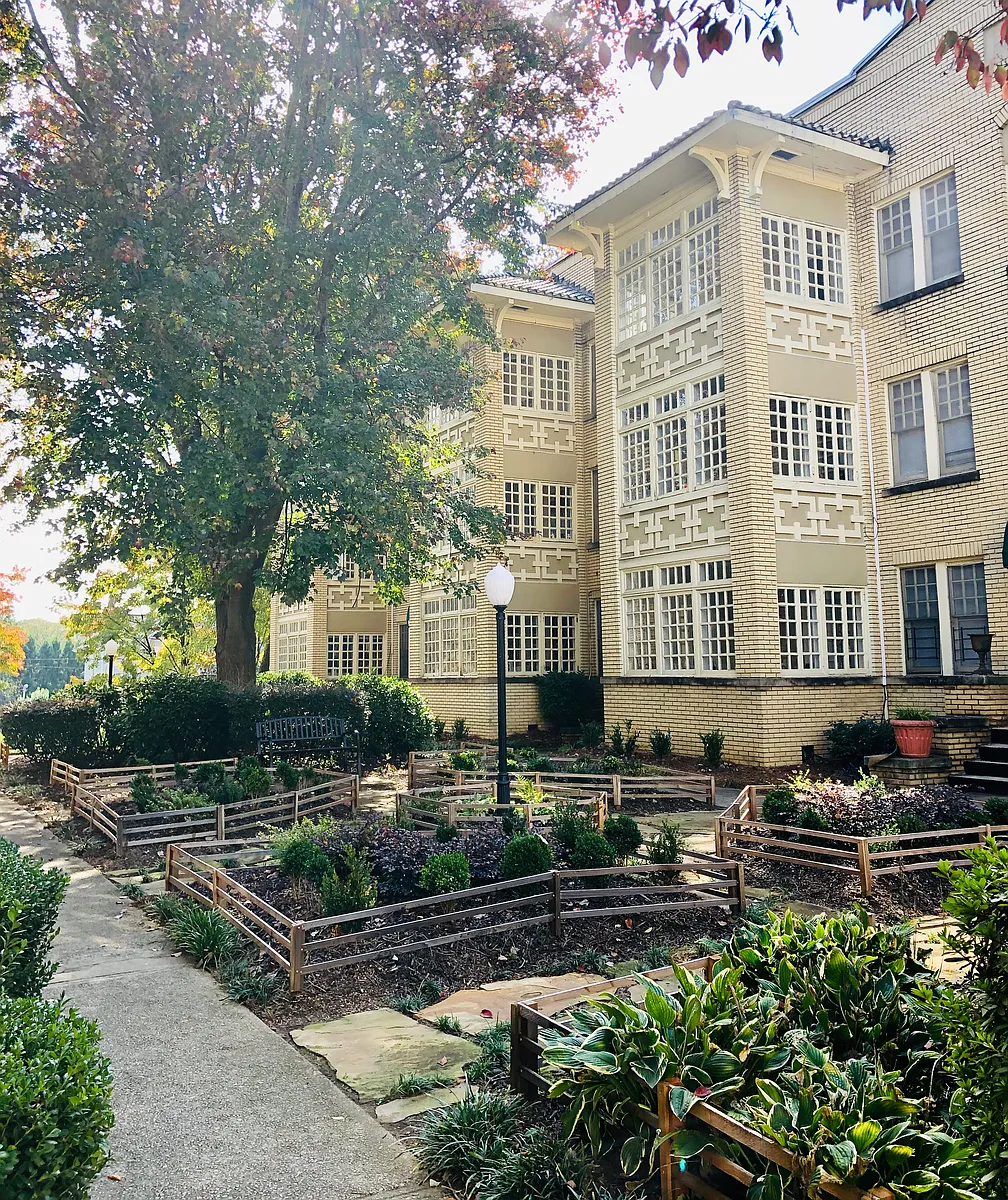 Building Photo - The Ivanhoe