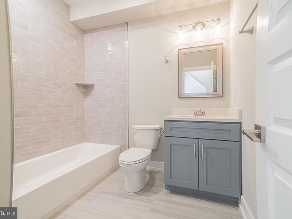 5th image of 2439 W Oxford St #1