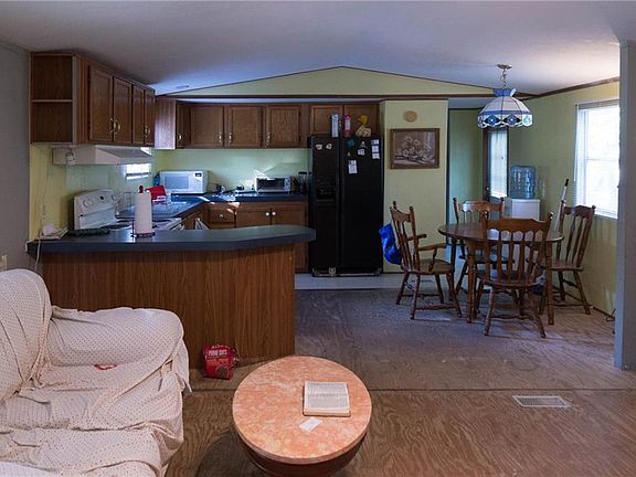 4th image of 333 Legend Oaks Dr