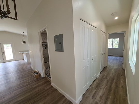 3rd image of 4473 Swift Ave