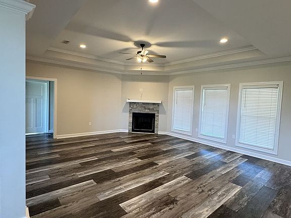 3rd image of 903 Homestead Way