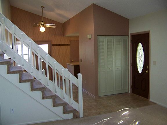 3106 Entry / Stairs