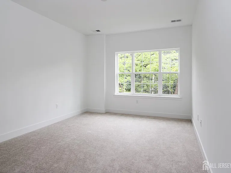 71 Veterans Way — Photo 21