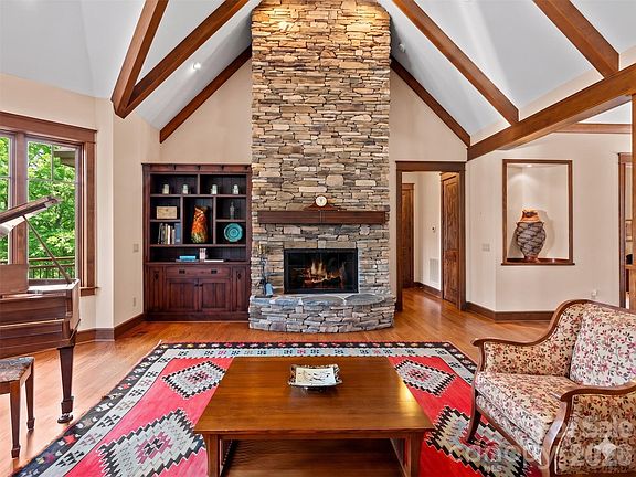 5th image of 276 Stone Valley Way