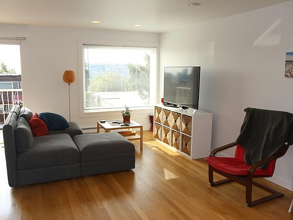 3rd image of 744 Belmont Pl E APT 301
