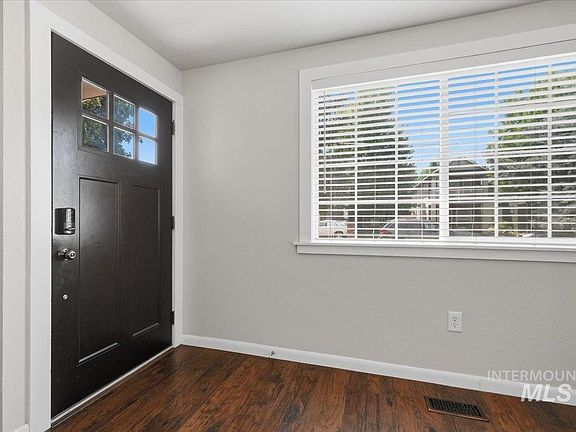 5th image of 1360 W Targee St