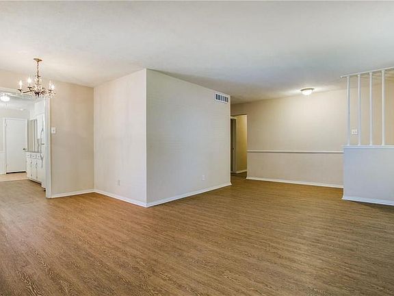 2nd image of 1302 Comanche Dr