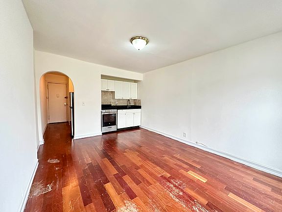 2nd image of 126 E 101st St #4X