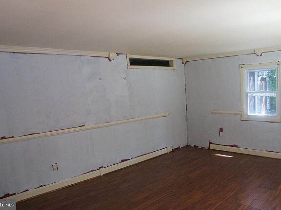 3rd image of 101 Sunderland Dr