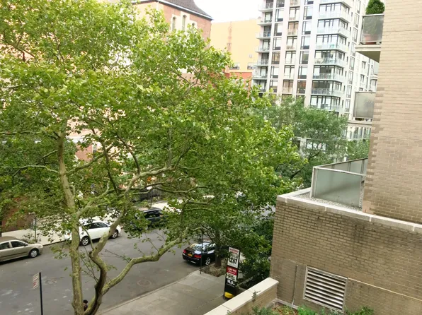 490 East 74th Street image 2 of 12