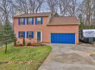 1424 W Woodshire Dr, Knoxville, TN 37922
