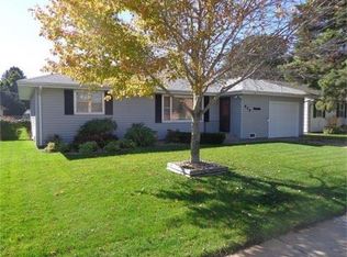 417 E 14th St, Cozad, NE 69130